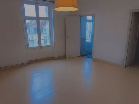appartement t1bis 31m2 place de la liberté