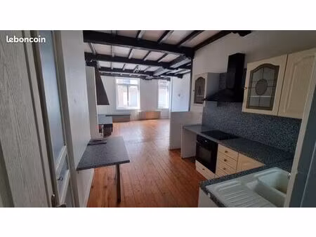 très grand t2 plein de charme très lumineux