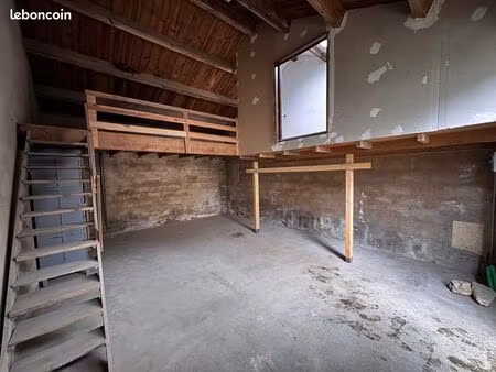 local garage 50 m² avec mezzanine belle hauteur la rochelle centre