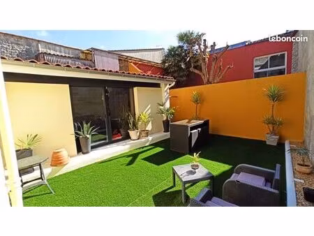spacieux t3 bis + patios  plein centre  très calme  maison de ville