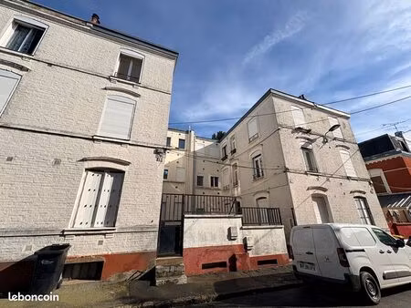 immeuble 15 pièces 213 m²