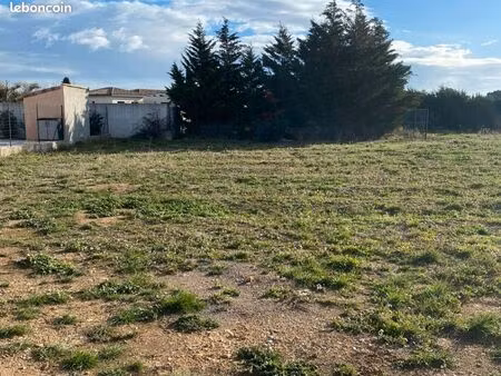 terrain 613 m² roubia