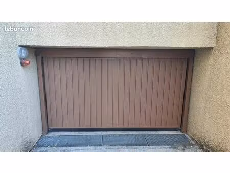 place de parking en sous-sol sécurisé - modifiable en box