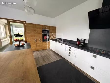 maison 9 pièces 163 m²