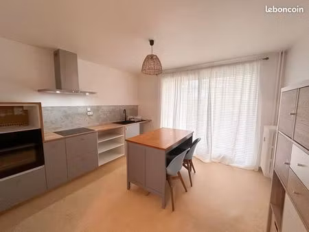 t3 traversant 83 m²  2 balcons et garage – roquefort-la-bédoule