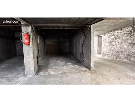 garage fermé location hyper centre cujas