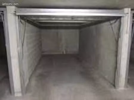 garage fermé 12 5 m2 sécurisé - centre ville - accès 24/24