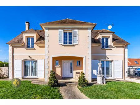vente maison 5 pièces 200 m² tacoignières (78910)