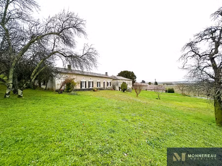 ensemble immobilier a rehabiliter proche barbezieux