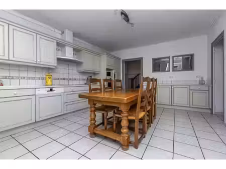 exclusivite : maison familiale avec terrain et dépendances