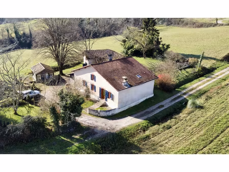 fermette rénovée 211 m2 avec terrain de 2157 m2 gamarde-le