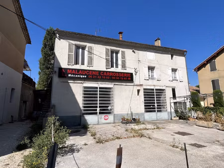 ensemble immobilier a fort potentiel dans le village