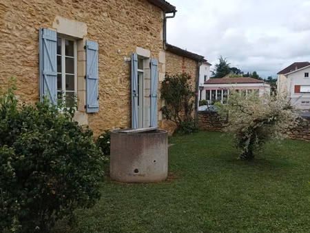 venez découvrir cette agréable maison de village avec son ja