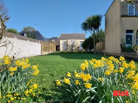 a vendre jolie maisonnette sur un beau terrain centre paramé à st malo