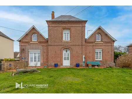 maison en plein centre de st nicolas d aliermont  proche des commodités   avec 4 pièces