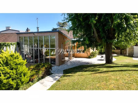 villennes-sur-seine - plein centre ville - 325 m² et dépendances