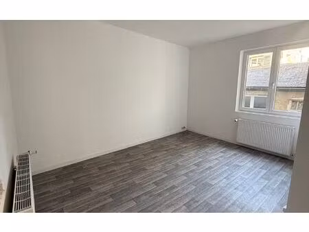 location appartement  m² t-2 à compiègne  700 €