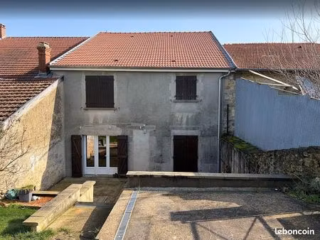 maison de village 193 m²