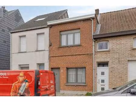 te koop: deels gerenoveerd huis in willebroek