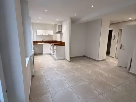 t2 41 m² – centre-ville saint-étienne – 500 cc – 1er étage