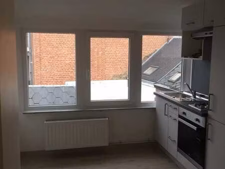 studio rénové libre immédiatement