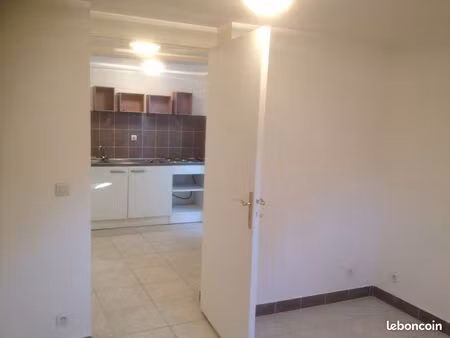 jolie petit t2 refait à neuf à orly ville