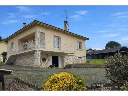 maison avec terrasse et sous-sol  proche centre castillonnès