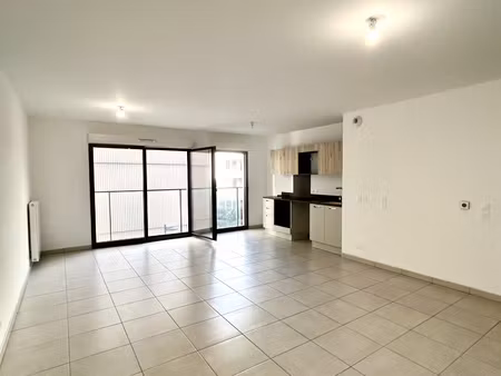 superbe t3 dans résidence de standing avec place de parking