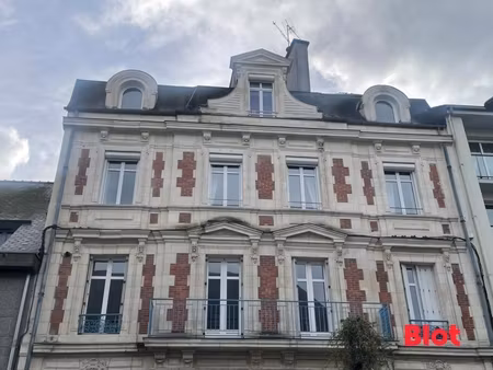 a vendre chez blot fougeres - appartement centre ville de 112 m² dans immeuble de caractèr