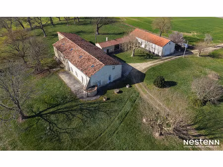 a vendre maison en pierre de plain-pied de 142 m² avec 305 m² de dépendances à la campagne