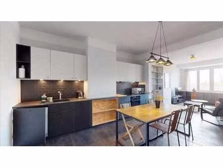 en plein cœur de sainte-catherine  quartier vivant.