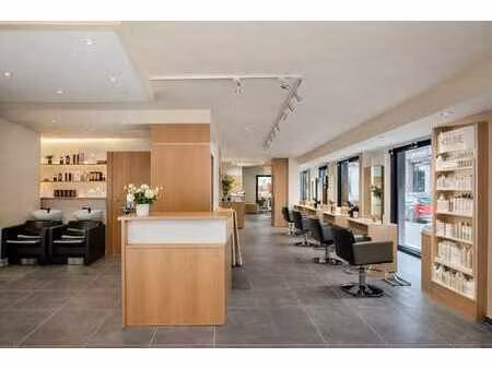 handelspand op toplocatie. voormalig kapsalon te koop.