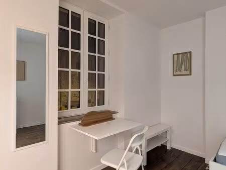 studio meublé neuf – env. 18 m² – centre saint-aubin-du-cormier – 500