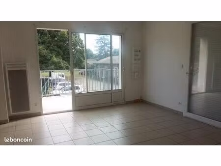 a louer t2 1er étage  centre village belin beliet