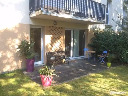 très beau t2 rez de jardin meublé à pont péan