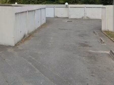 box fermé à louer à montmagny