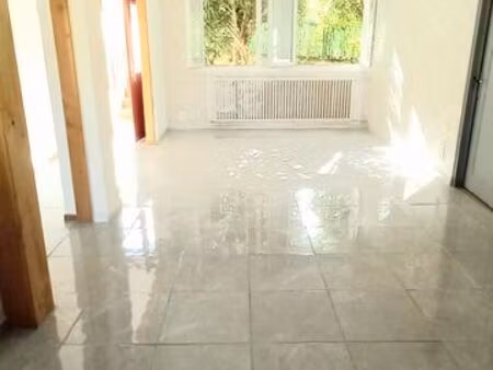 appartement t4 de 80m2 avec jardin 270m2 st jean du falga