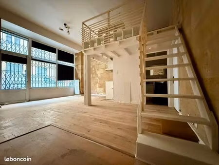 à louer beau local professionnel rénové avec vitrine - bordeaux capucins - idéal pour créa