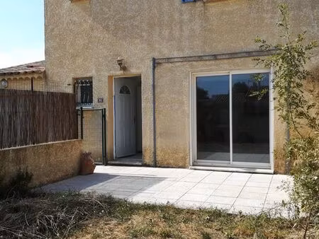 villa libre 11/03  3 chambres  proche commerce (garage  parking et jardins clôt) grand séj