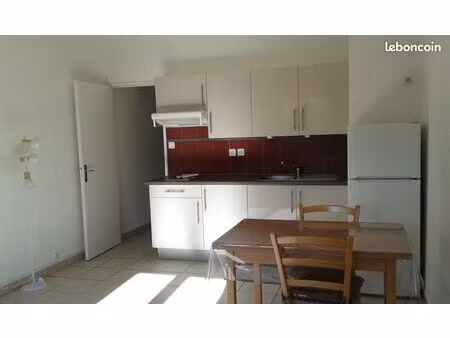 studio semi-meublé de 26 m2 proche centre ville avec parking