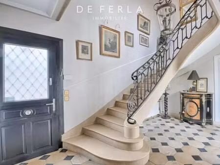 charmante demeure de style anglo-normand au cœur du triangle d’or