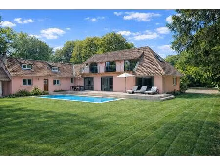 elegante villa familiale de 300 m² – 7 chambres – piscine chauffée – proche de paris