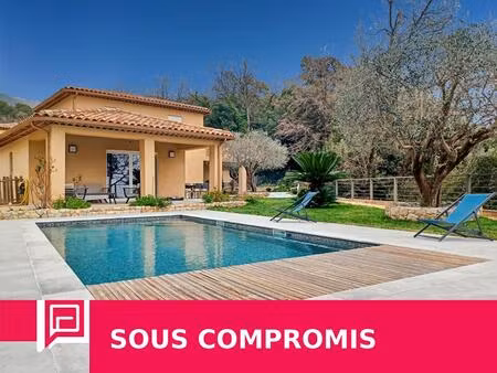 superbe villa avec vue mer  à deux pas du village