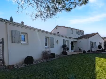 vente maison 5 pièces 202 m² vouillé (79230)