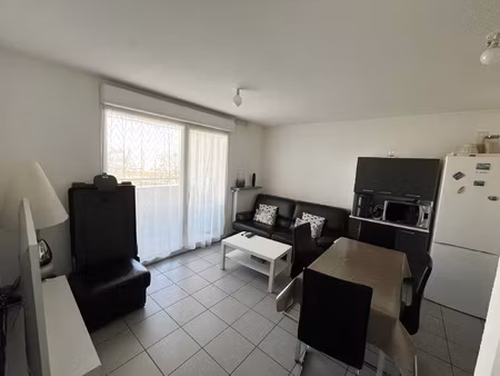 sept-chemins - joli t2 de 39 m2 avec balcon et garage