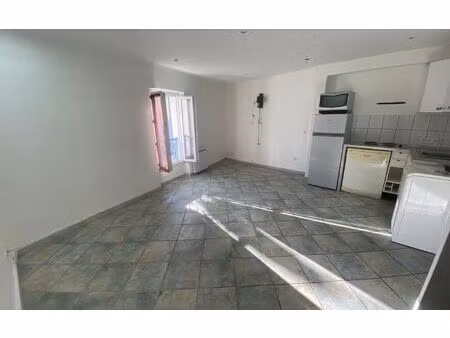 location appartement  m² t-0 à le beausset  495 €