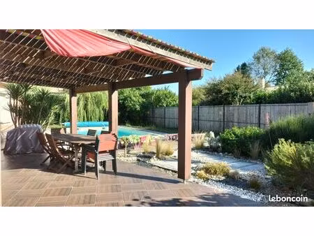 maison individuelle de 175m2 divisee en deux logements sur terrain 900m