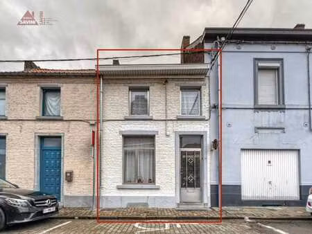 maison de rangée comprenant 2 chambres et un jardin.