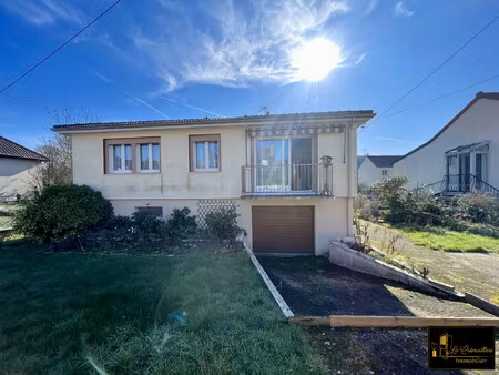 maison édifiée sur sous-sol total d'environ 85m²