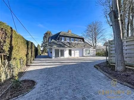 villa 4 chambres entièrement rénovée  idéalemet située